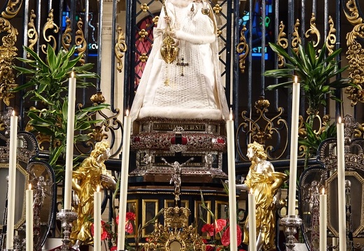ensemble-en-tissu-satin-duchesse-blanc-orn-de-nervures-verticales 51164756934 o