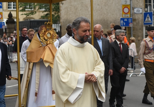 CE866370-1BDC-4144-985A-95106BB6931D