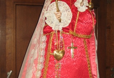 Ensemble en brocart rouge 1