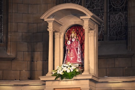 Notre-Dame Consolatrice des affligés en ornements violets
