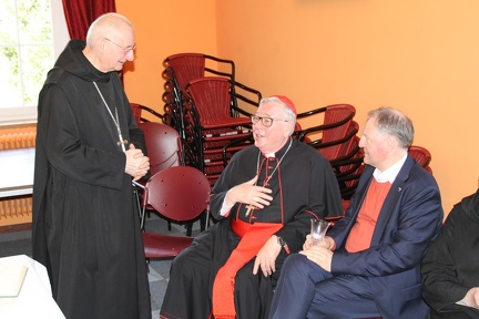 Dom Michel en discussion avec S. E. le cardinal Jean-Claude Hollerich