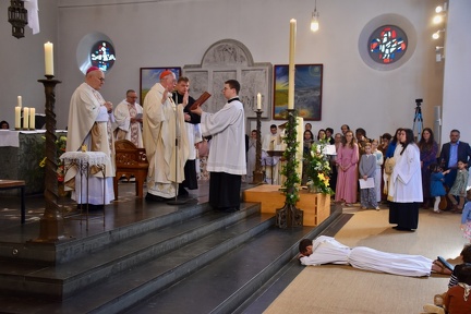 Le cardinal Jean-Claude Hollerich lit la grande prière d'ordination