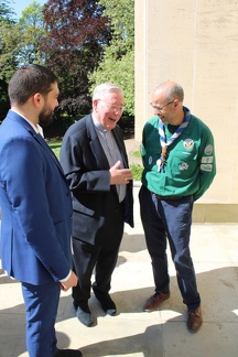 Kardinal Hollerich im Gespräch mit zwei führenden Vertretern der Muslime in Luxemburg