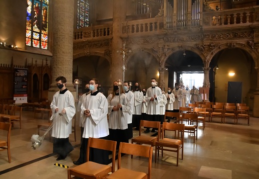 pontifikalamt-mit-erneuerung-der-weihe-an-die-trsterin-der-betrbten 51167346852 o