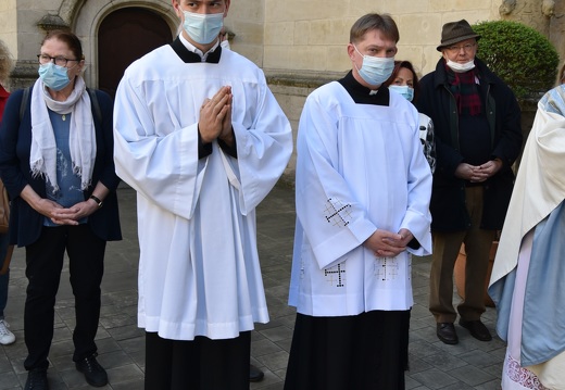 pontifikalamt-mit-erneuerung-der-weihe-an-die-trsterin-der-betrbten 51167347032 o