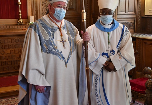 pontifikalamt-mit-erneuerung-der-weihe-an-die-trsterin-der-betrbten 51167347152 o