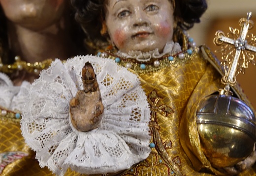 Ensemble en soie, façonnée de soie et d’or avec broderies en relief galons, perles et pierres RXX01323