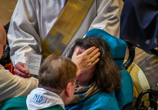 Pontifikalandacht mit Predigt und Krankensalbung der Kranken und Menschen mit besonderen Bedürfnissen