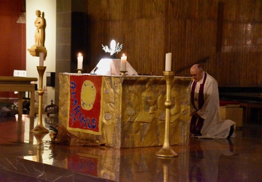 Samedi matin, salut du Saint-Sacrement