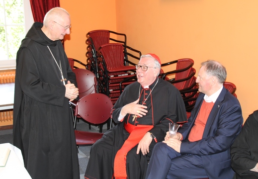 Dom Michel en discussion avec S. E. le cardinal Jean-Claude Hollerich