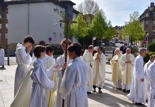 Mise en place de la procession d'entrée