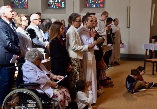 Frère Raphaël avec sa famille, avant son ordination
