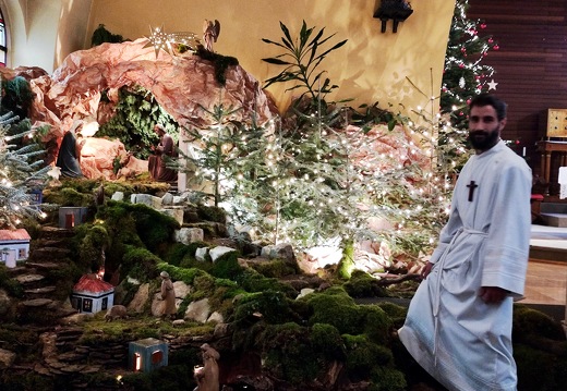 Crèche de l'église de Gasperich présentée par son sacristain Elias