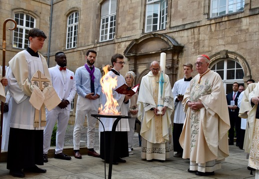19 avril 2025, Vigile pascale à la cathédrale de Luxembourg, baptême de 14 adultes.