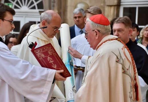 19 avril 2025, Vigile pascale à la cathédrale de Luxembourg, baptême de 14 adultes.