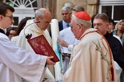 19 avril 2025, Vigile pascale à la cathédrale de Luxembourg, baptême de 14 adultes.