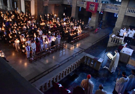 19 avril 2025, Vigile pascale à la cathédrale de Luxembourg, baptême de 14 adultes.