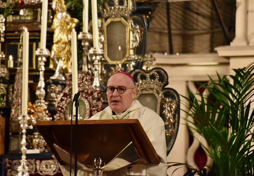 19 avril 2025, Vigile pascale à la cathédrale de Luxembourg, baptême de 14 adultes.