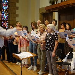Dekanat „Süden-Ost“ – Messe gestaltet von den Pfarreien Hesper-Réiser-Weiler Disciples d’Emmaüs, Beetebuerg-Fréiseng Saint-André, Diddeleng Saint-Martin und Käldall Notre-Dame-des Mineurs 1/2