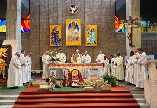 26 juin 2025, messe en l'église San Giovanni Crisostomo a Monte Sacro Alto, dont Mgr Hollerich est titulaire.