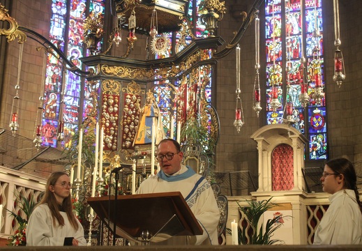 20260427 DoyenneLetzebuerg BB Abbé Tristan Hecker liesst das Evangelium