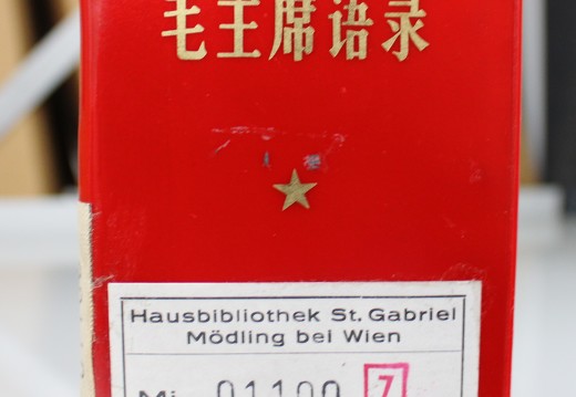 Eine Original Mao-Bibel in der Bibliohtek des China Zentrums